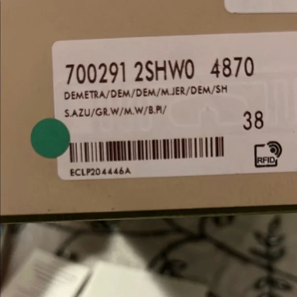 Gucci Sneakers - Picture 7 of 8